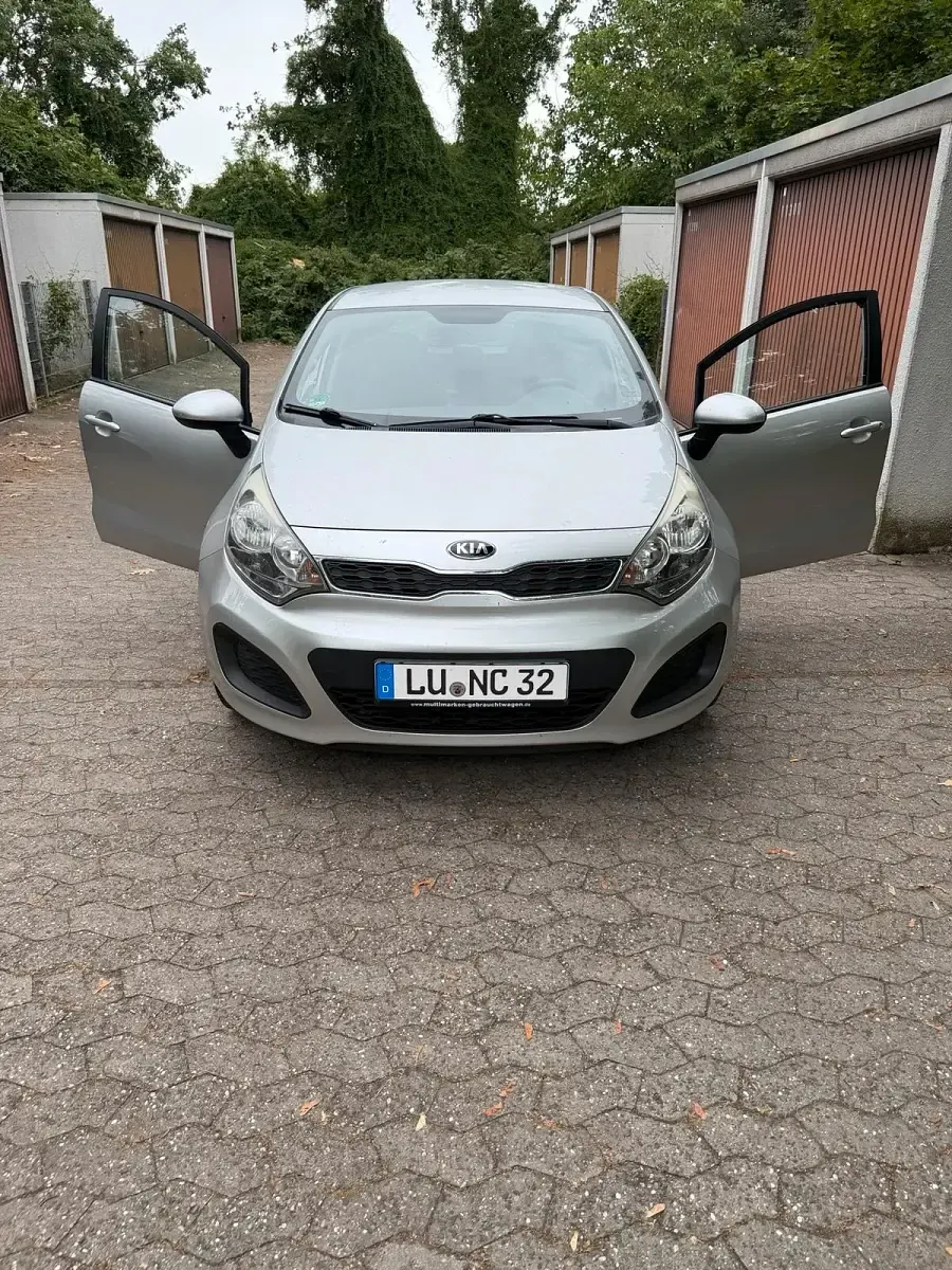 Gebraucht Kia Rio 86 PS (63 kW) 2013 Silber Kleinwagen