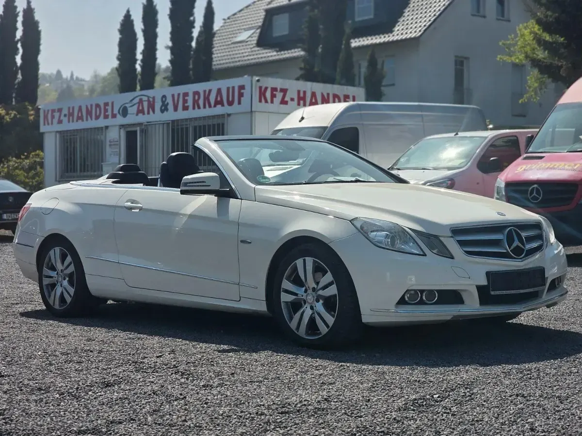 Usado Mercedes E220 170 CV (125 kW) 2011 Blanco Descapotable
