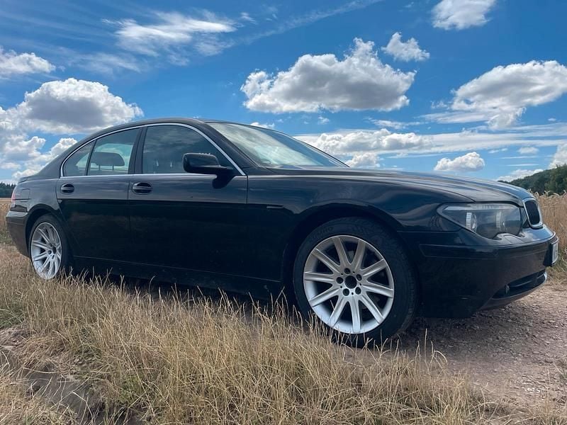 Schwarz Gebraucht 2004 BMW 735 Limousine | 2.250 € - Bild 1/4