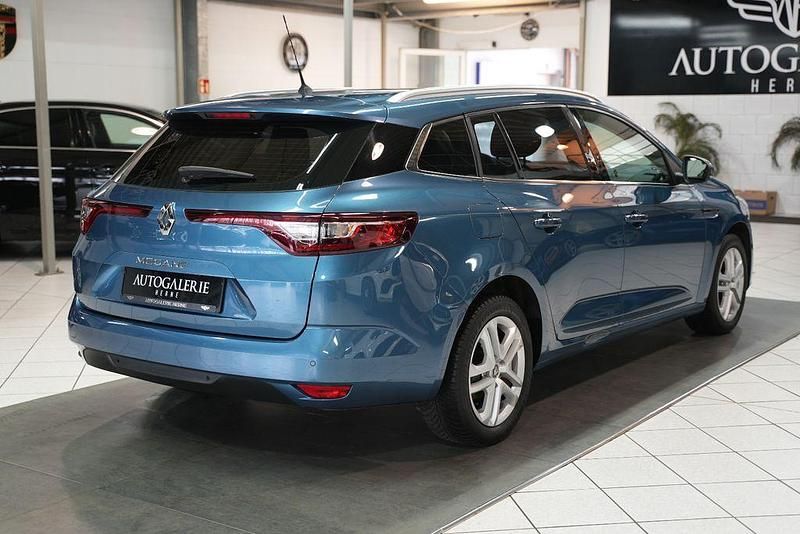 Gebraucht Renault Mégane IV Business 140 PS (102 kW) 2019 Blau Limousine