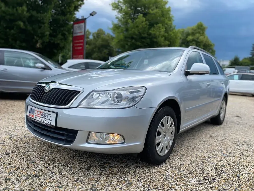 Gebraucht Skoda Octavia Ambiente 122 PS (89 kW) 2010 Silber Kombi