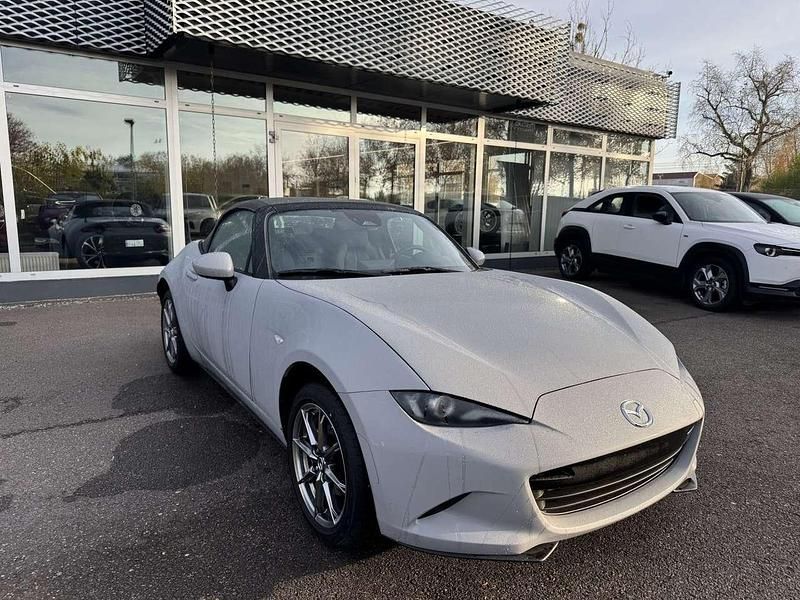 Neu Mazda MX5 Exclusive-Line 132 PS (97 kW) 2025 Grau Cabrio