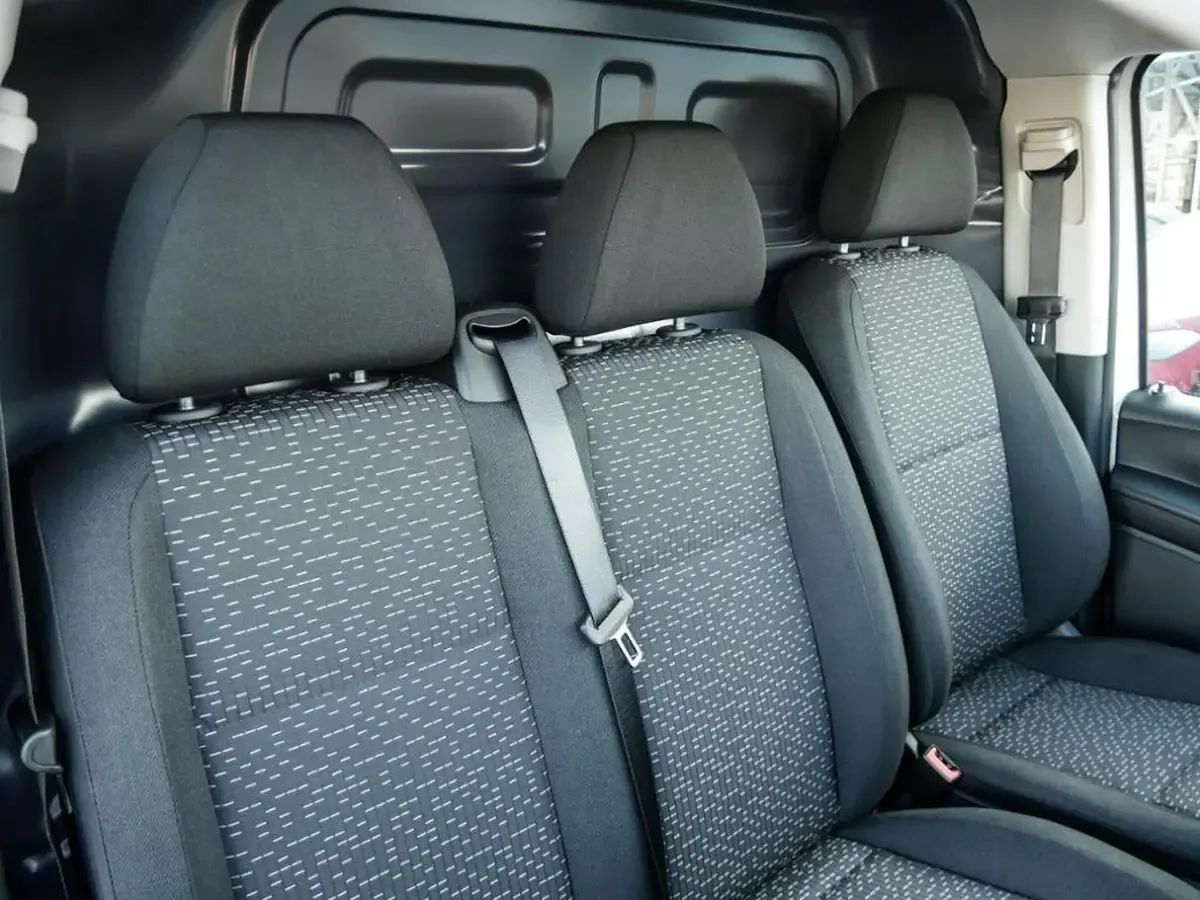 Gebraucht Mercedes Vito 100 PS (73 kW) 2025 Arktikweiß Van
