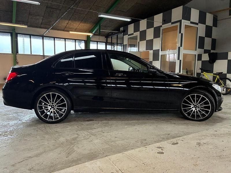Second-hand Mercedes C200 184 CP (135 kW) 2019 Negru Berlinǎ