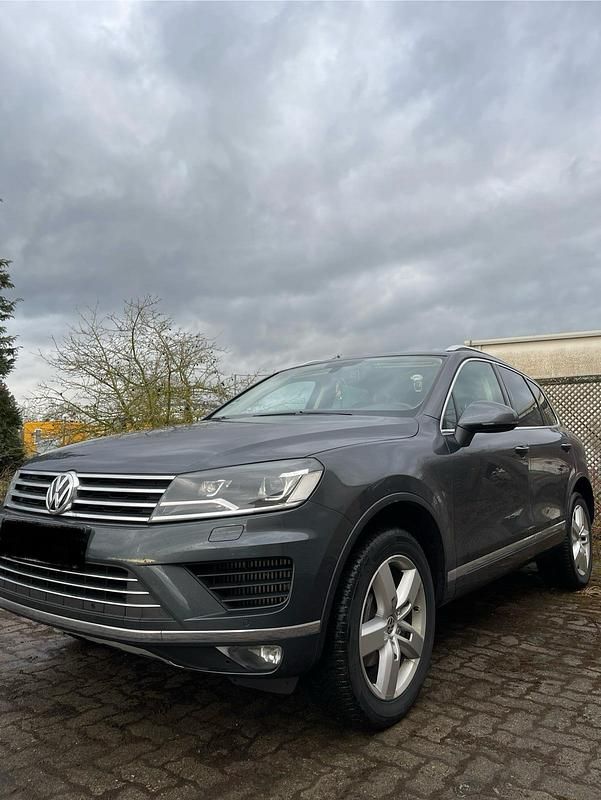Gebraucht VW Touareg 262 PS (192 kW) 2015 Grau SUV