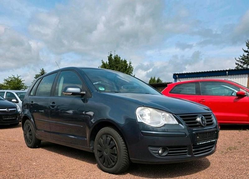 Grau Gebraucht 2005 VW Polo Limousine | 3.499 € (Etwas zu teuer) - Bild 1/4