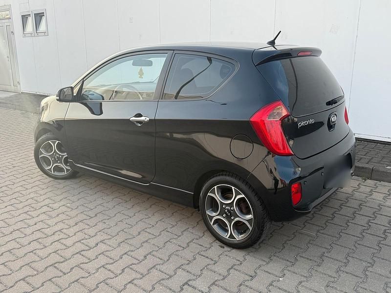 Usado Kia Picanto 85 HP (62 kW) 2012 Preto Citadino