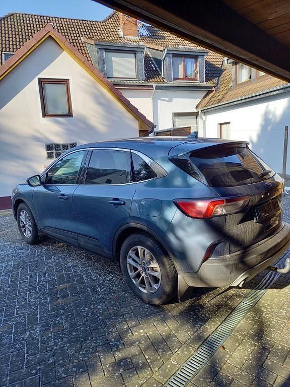 Gebraucht Ford Kuga Titanium 120 PS (88 kW) 2020 Blau SUV