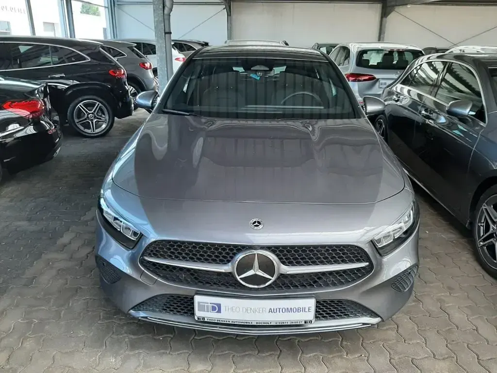 Gebraucht Mercedes A180 Advanced 136 PS (100 kW) 2024 Grey metallic Limousine