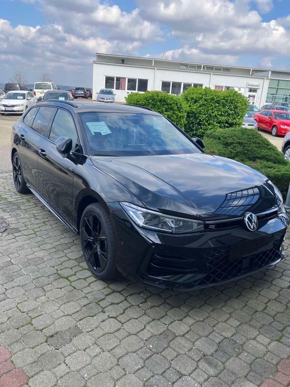 Schwarz Neu 2025 VW Passat R-line Kombi | 47.490 € (Superpreis) - Bild 1/4