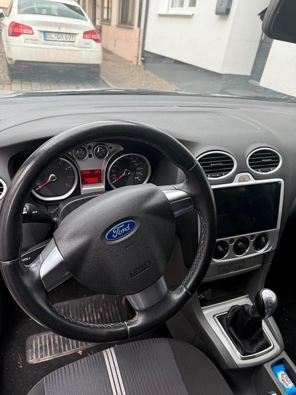 Gebraucht Ford Focus 101 PS (74 kW) 2010 Silber Kombi