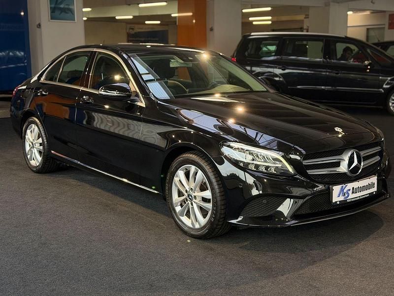 Schwarz Gebraucht 2019 Mercedes C180 Limousine | 23.999 € (Fairer Preis) - Bild 1/4