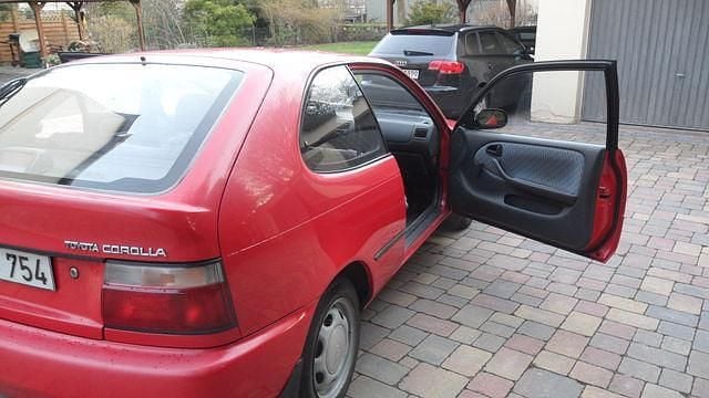 Gebraucht Toyota Corolla 75 PS (55 kW) 1995 Rot Limousine