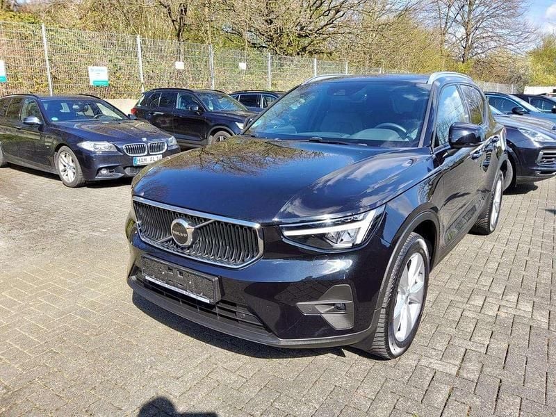 Gebraucht Volvo XC40 Core 129 PS (94 kW) 2024 Schwarz onyx black / metallic SUV