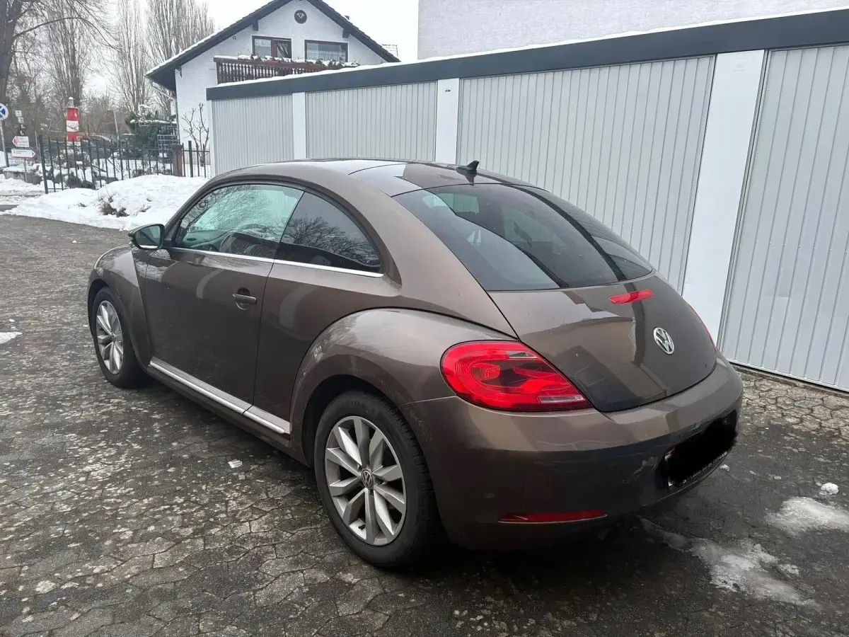 Używany VW Beetle Edition 105 KM (77 kW) 2012 Brązowy Hatchback