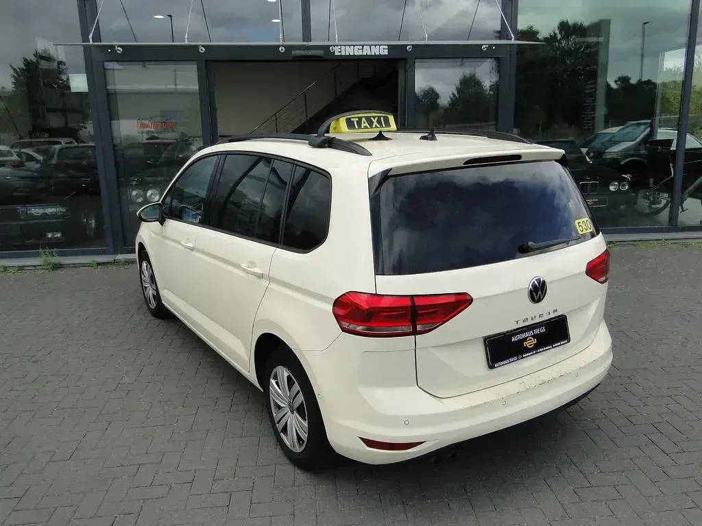 Gebraucht VW Touran 150 PS (110 kW) 2023 Beige Van / Kleinbus