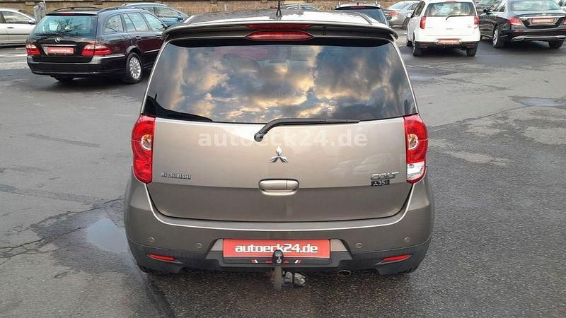 Gebraucht Mitsubishi Colt Motion 95 PS (69 kW) 2012 Braun Kleinwagen