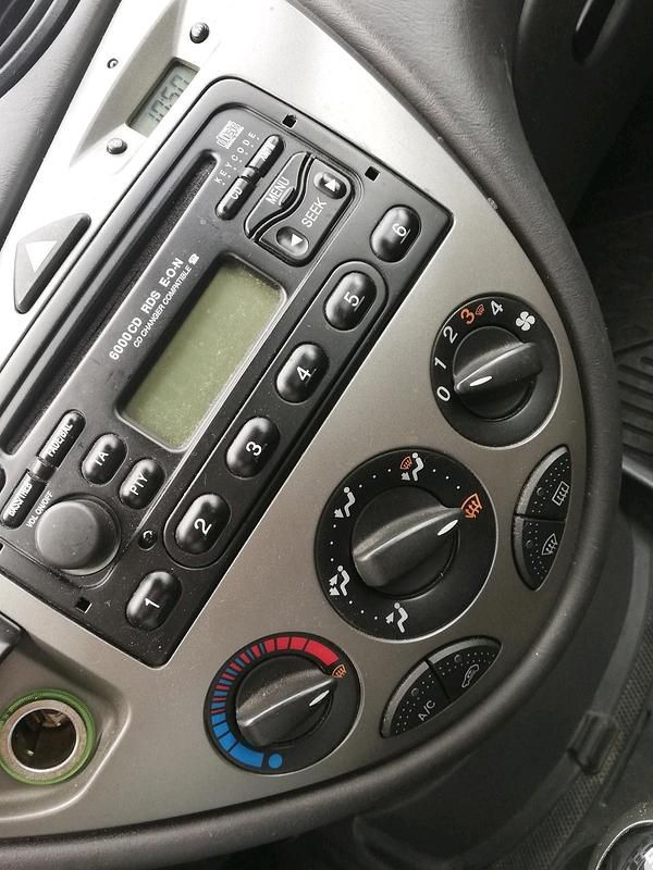 Gebraucht Ford Focus 101 PS (74 kW) 2003 Schwarz Kleinwagen