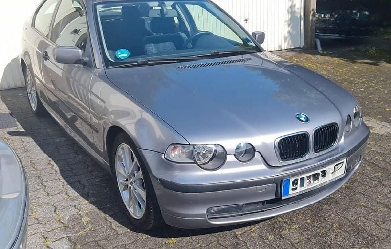 Grau Gebraucht 2003 BMW 318 Compact Kleinwagen | 1.890 € (Guter Preis) - Bild 1/4