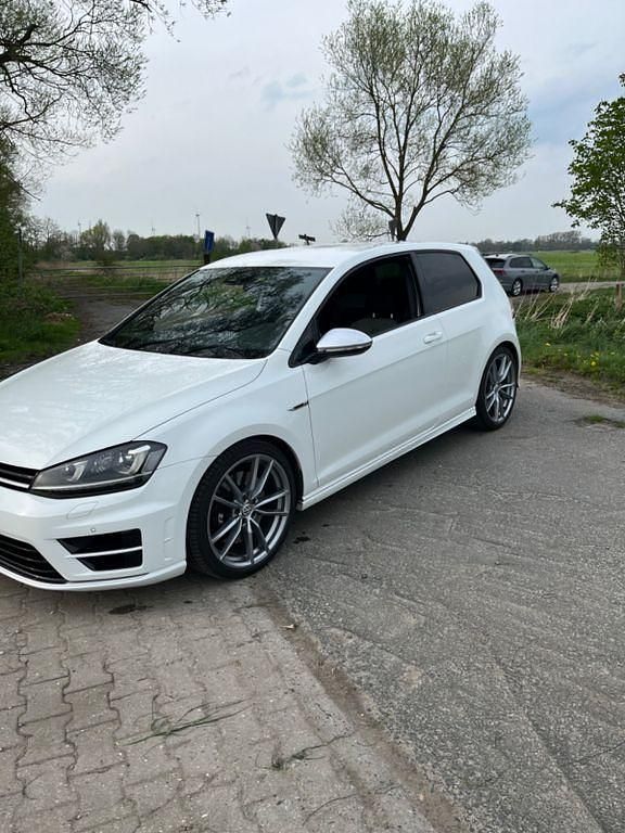 Weiß Gebraucht 2015 VW Golf VII Limousine | 19.500 € (Fairer Preis) - Bild 1/4
