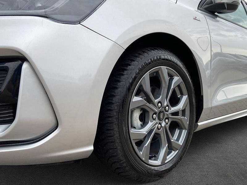 Gebraucht Ford Focus ST-Line 155 PS (114 kW) 2023 Silber Kombi