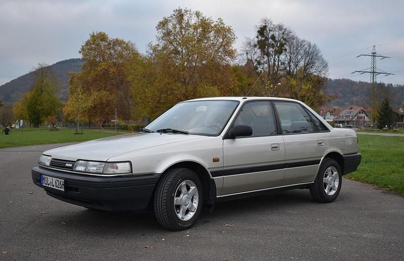 Silber Gebraucht 1990 Mazda 626 Limousine | 2.900 € - Bild 1/4