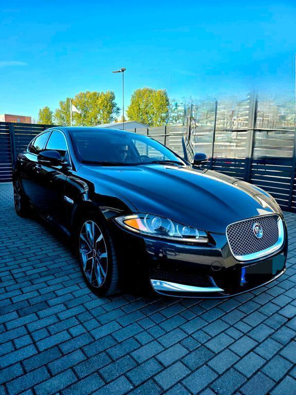 Schwarz Gebraucht 2015 Jaguar XF Limousine | 9.900 € (Superpreis) - Bild 1/4