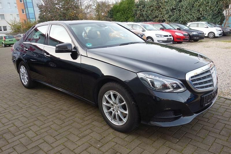 Schwarz Gebraucht 2015 Mercedes E200 Limousine | 15.290 € (Guter Preis) - Bild 1/4