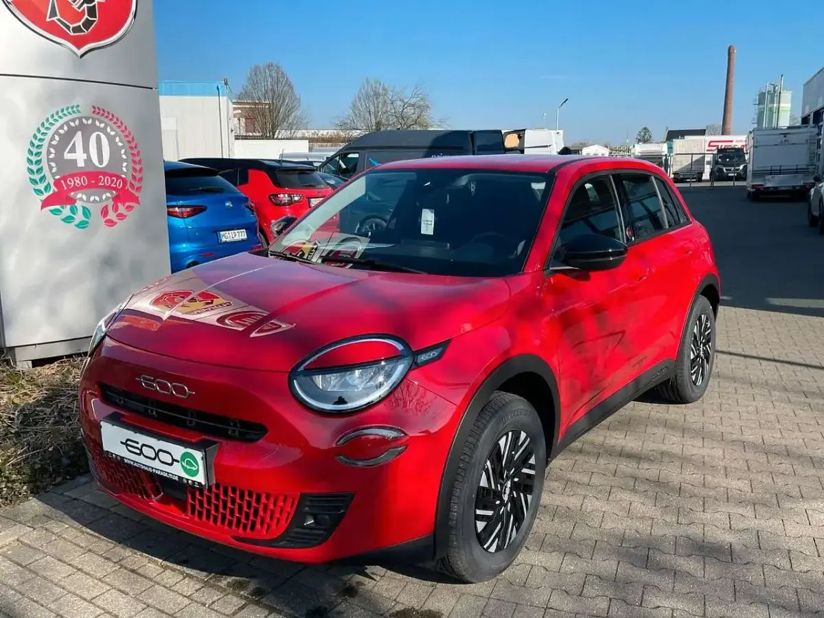 Gebraucht Fiat 600E Red 114 kW (156 PS) 2025 Rot SUV