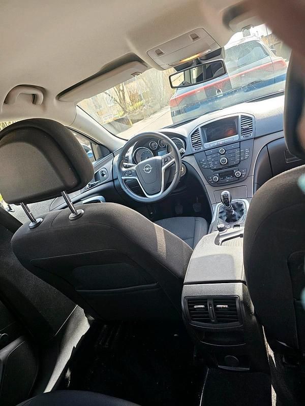 Gebraucht Opel Insignia 140 PS (102 kW) 2009 Schwarz Limousine