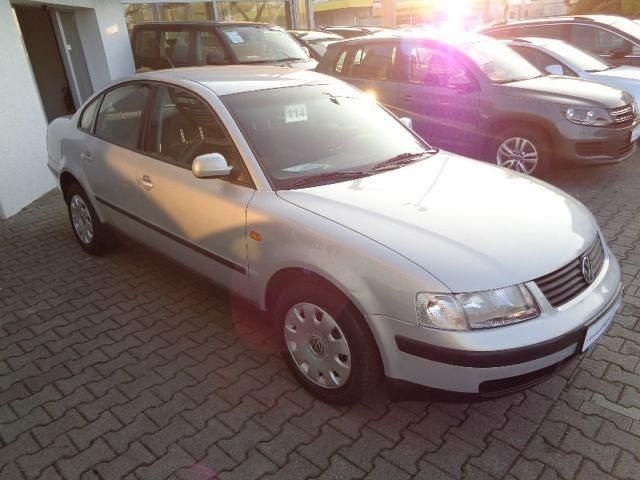 Gebraucht VW Passat 101 PS (74 kW) 1998 Silber metallic Limousine