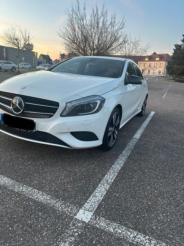 Gebraucht Mercedes A200 156 PS (114 kW) 2013 Weiß Limousine
