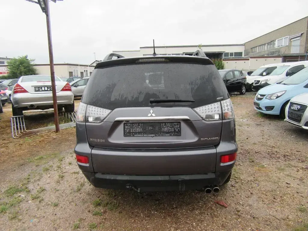 Gebraucht Mitsubishi Outlander 156 PS (114 kW) 2012 Grau SUV