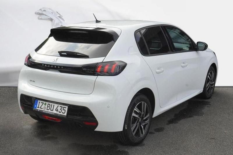Gebraucht Peugeot 208 Allure 102 PS (75 kW) 2023 Andere farbe Kleinwagen