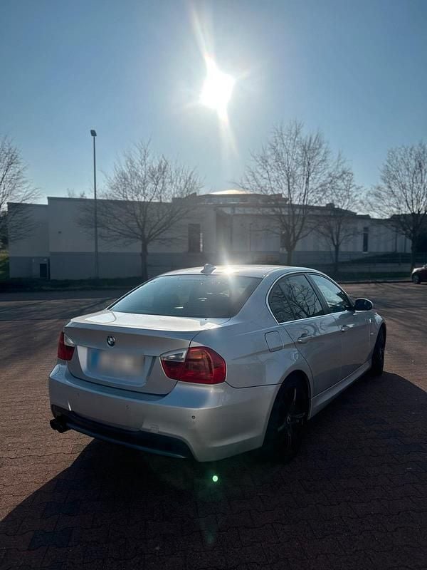Gebraucht BMW 325 218 PS (160 kW) 2005 Limousine