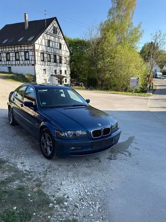 Second-hand BMW 320 170 CP (125 kW) 2001 Albastru Berlinǎ