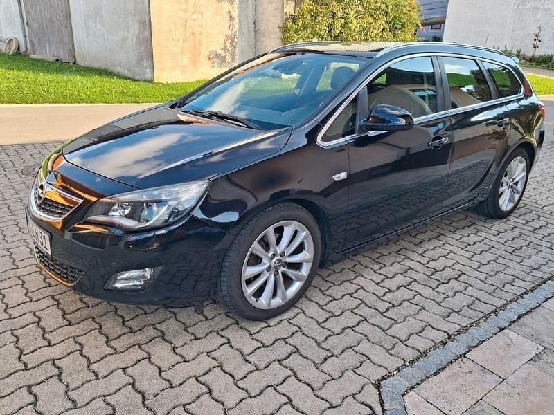 Schwarz Gebraucht 2011 Opel Astra Sport Kombi | 4.400 € (Guter Preis) - Bild 1/4