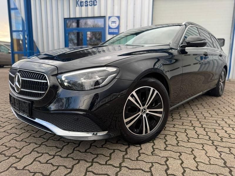 Gebraucht Mercedes E200 Avantgarde 197 PS (144 kW) 2022 Schwarz Limousine