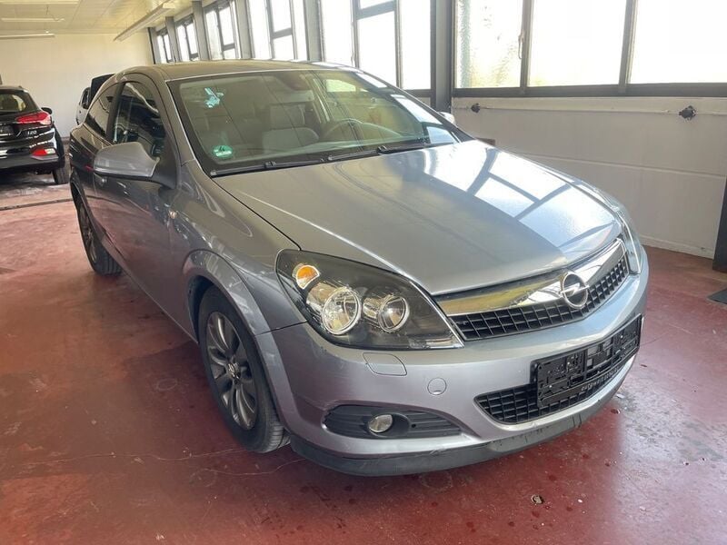 Gebraucht Opel Astra GTC Edition 90 PS (66 kW) 2010 Silber Coupé