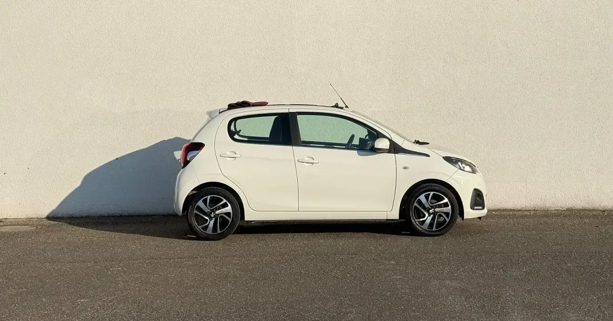 Gebraucht Peugeot 108 Active 82 PS (60 kW) 2015 Weiß Kleinwagen