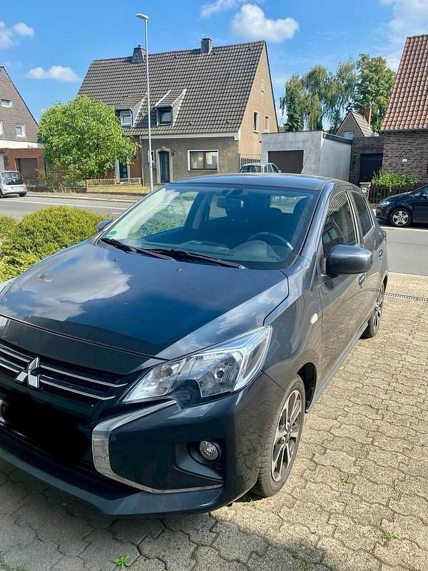 Grau Gebraucht 2024 Mitsubishi Space Star Select+ Kleinwagen | 16.500 € (Fairer Preis) - Bild 1/3