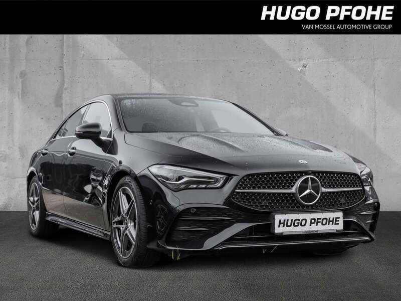 Kosmosblack met Gebraucht 2024 Mercedes CLA200 AMG line Limousine | 35.325 € (Fairer Preis) - Bild 1/4