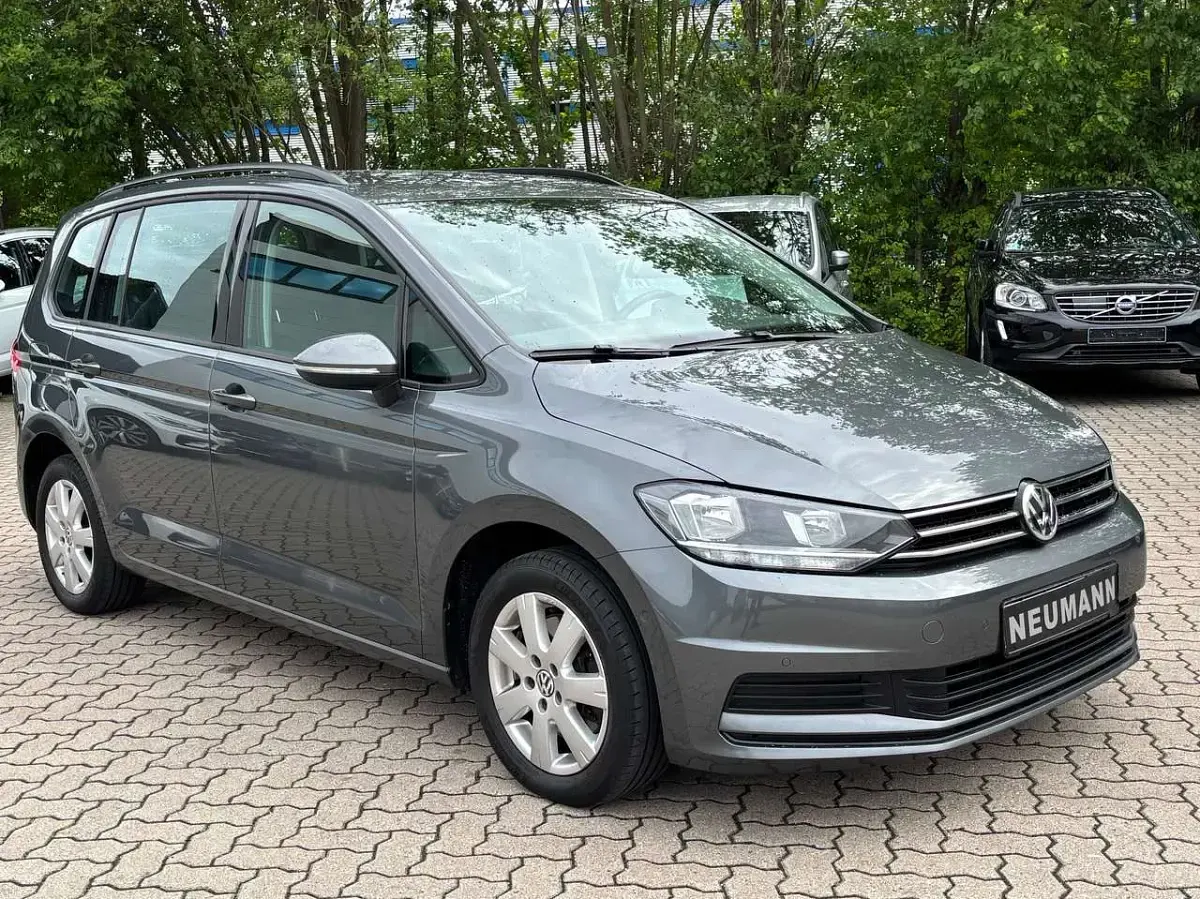 Gebraucht VW Touran Comfortline 150 PS (110 kW) 2019 Indiumgrau metallic Van / Kleinbus