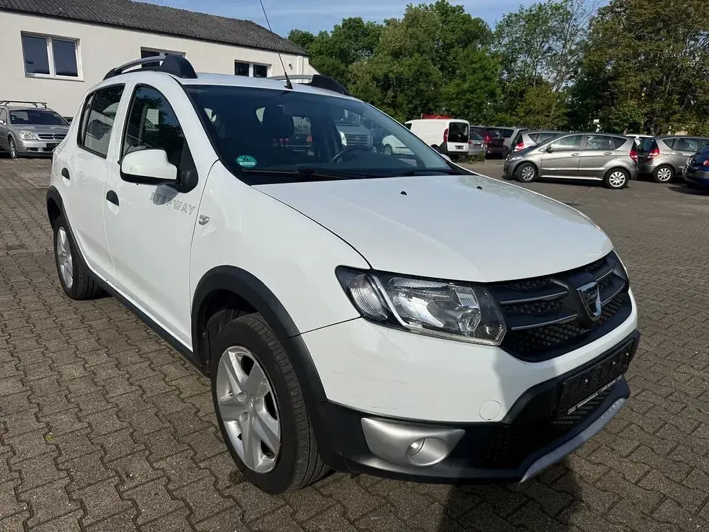 Gebraucht Dacia Sandero Celebration 90 PS (66 kW) 2015 Weiß Limousine