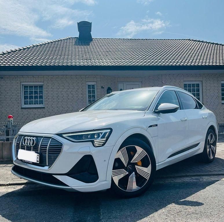 Weiß Gebraucht 2020 Audi e-tron Sportback S-Line SUV | 35.000 € (Guter Preis) - Bild 1/4