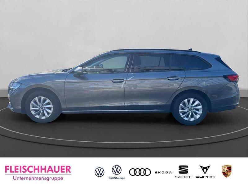 Gebraucht Skoda Superb Essence 150 PS (110 kW) 2025 Grau Kombi