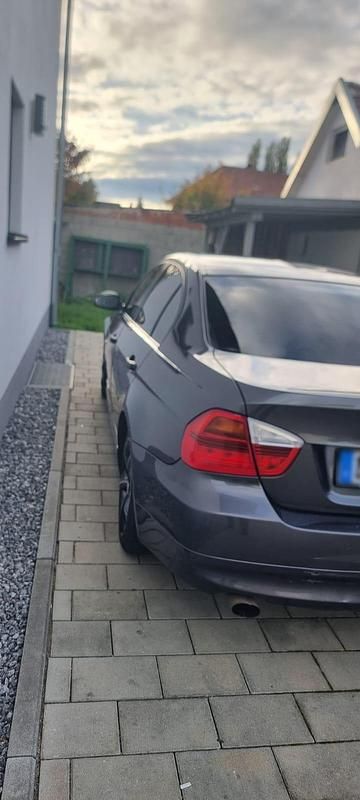 Gebraucht BMW 320 150 PS (110 kW) 2005 Grau Limousine
