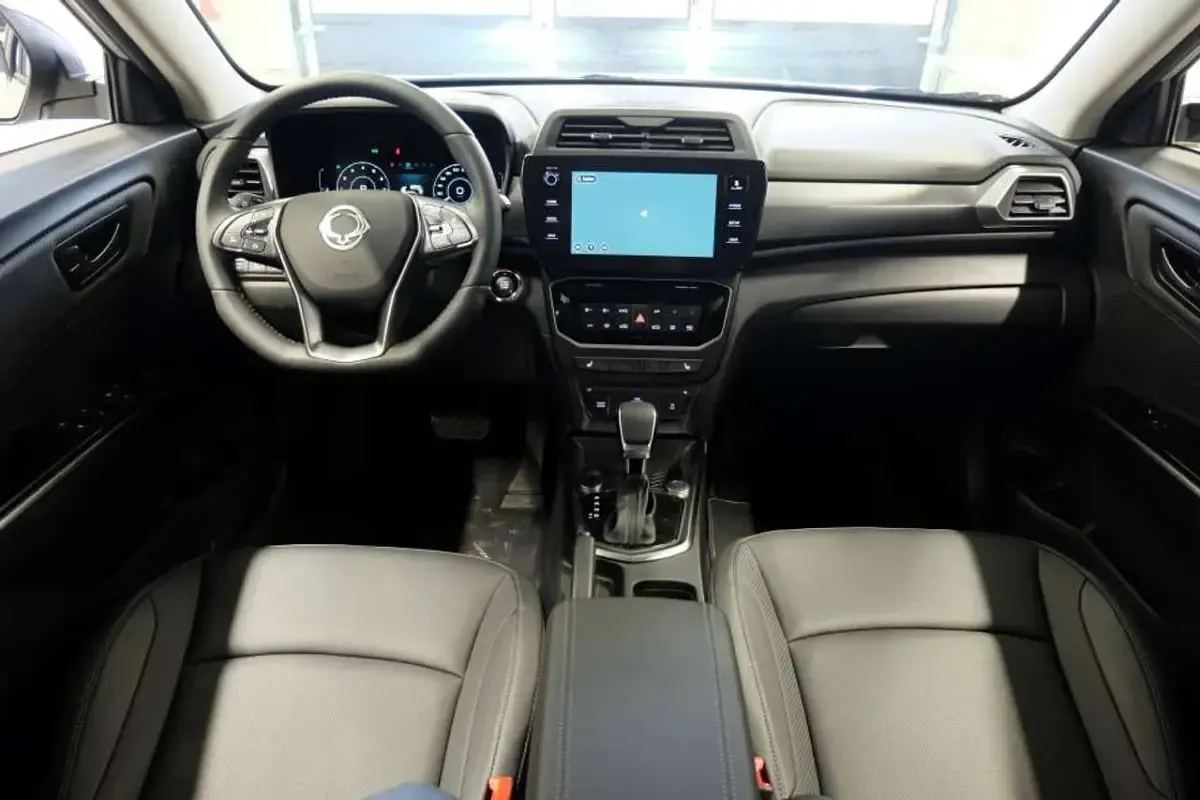 Neu KGM Tivoli 163 PS (119 kW) 2026 Latte greige SUV