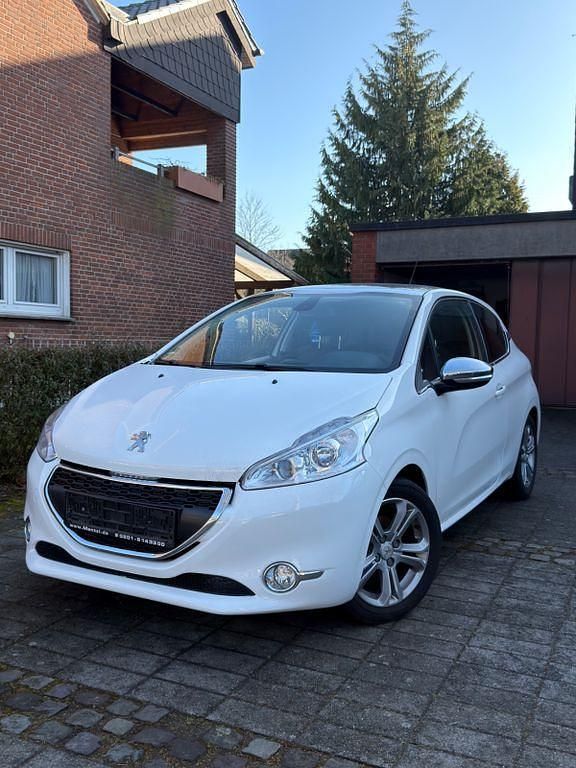 Gebraucht Peugeot 208 120 PS (88 kW) 2012 Weiß Kleinwagen