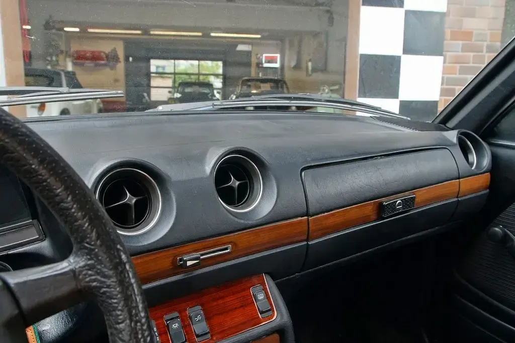 Gebraucht Mercedes 230 136 PS (100 kW) 1983 Grün Coupé